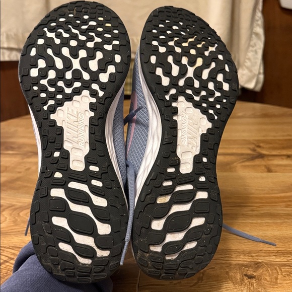 Nike Women’s sz 11 gray athletic shoes - Picture 5 of 8